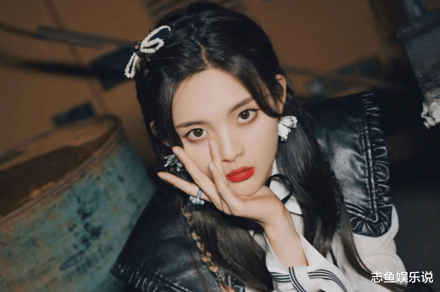 杨超越|杨超越确实挺有意思,性格也挺好的,主要是很接地气