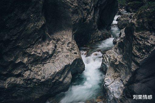 刘果情感 裸婚7年，老公送昂贵项链，老婆心疼去退款，柜员：这是赠送的
