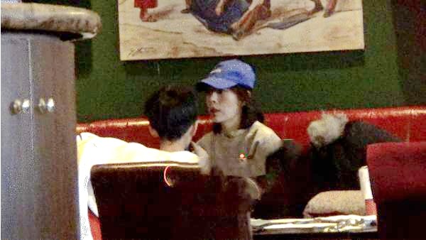 小海绵|Baby带儿子游三亚，小海绵闹脾气惹妈妈批评，同行富婆闺蜜身份曝光