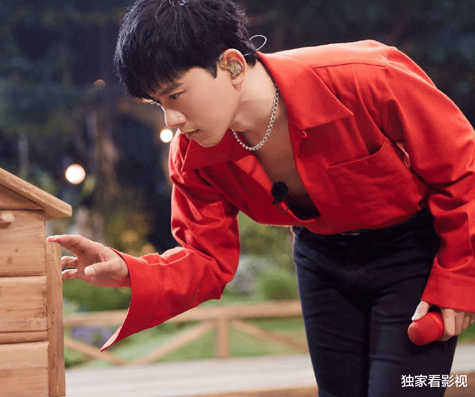 郁可唯|张杰送郁可唯《快女》号牌掀回忆杀,如今超女、快女谁混出头了?