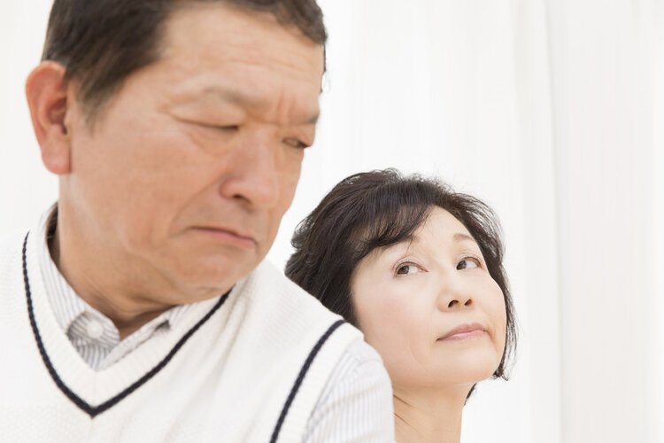 NANA谈健康 “新型啃老”流行当下，看似子女尽孝道，实则老人当保姆又倒贴钱