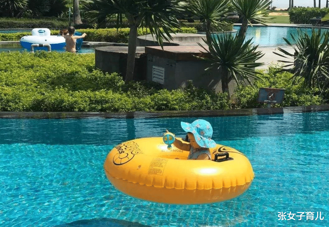 张女子育儿|“熊孩子”在5楼窗户上玩耍,这样的孩子估计只有容嬷嬷治得了吧