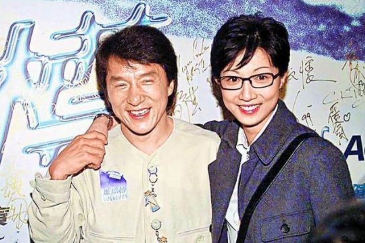 吴卓林|“成龙私生女”吴卓林:爹不认,娘不教,现实版被嫌弃的一生