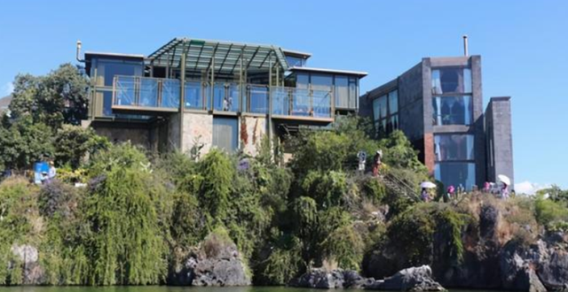 杨丽萍|杨丽萍的3000万“月亮宫”被封，外面看着光鲜亮丽，里面却不干净