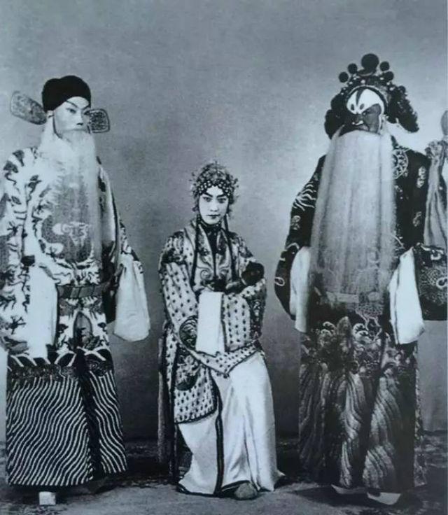 京剧|上世纪八十年代京剧老艺人虽然辉煌，但终究挡不住流行歌曲的兴起