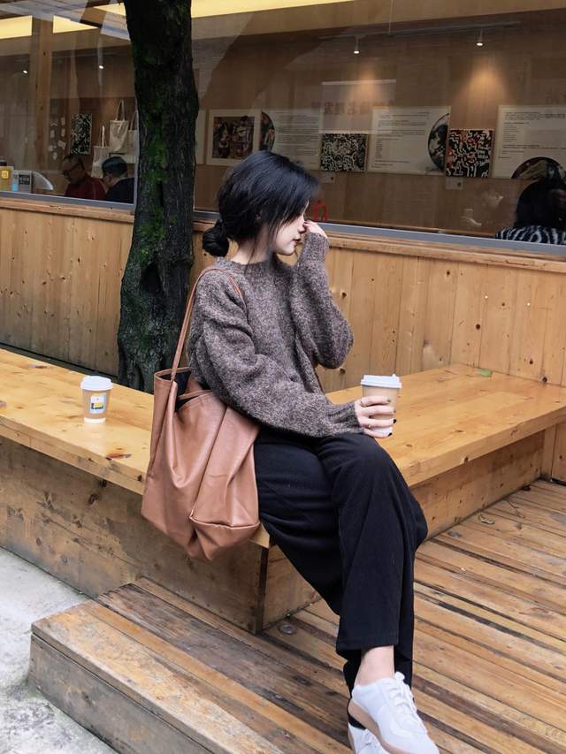 何有强 秋冬,脱下外套,你的造型如何搭配更洋气?这四件毛衣就是答案