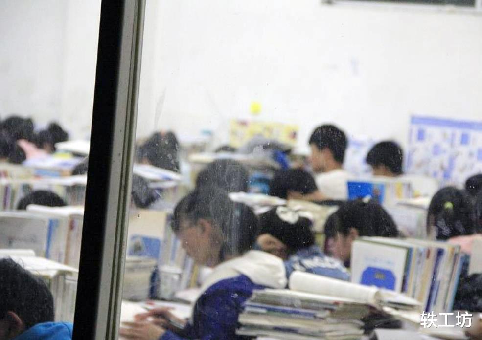 |总分750分，只能考300分，高中还剩不到一年，有机会考上本科吗？