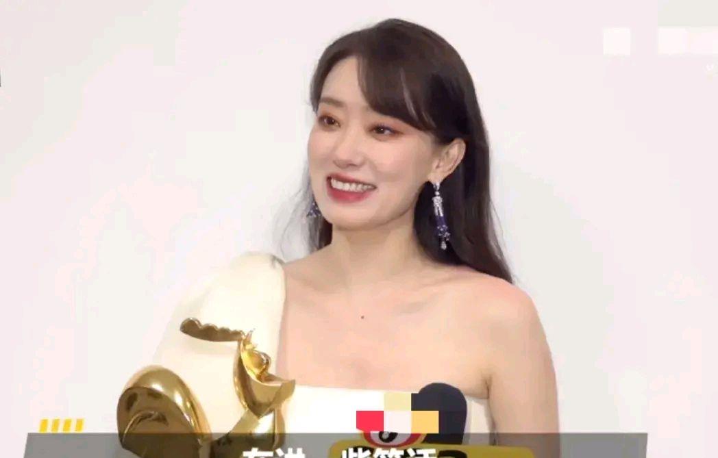 周深|张小斐暴露了贾玲的失落？周深太可爱了？跨年晚会杨紫惊艳亮相？