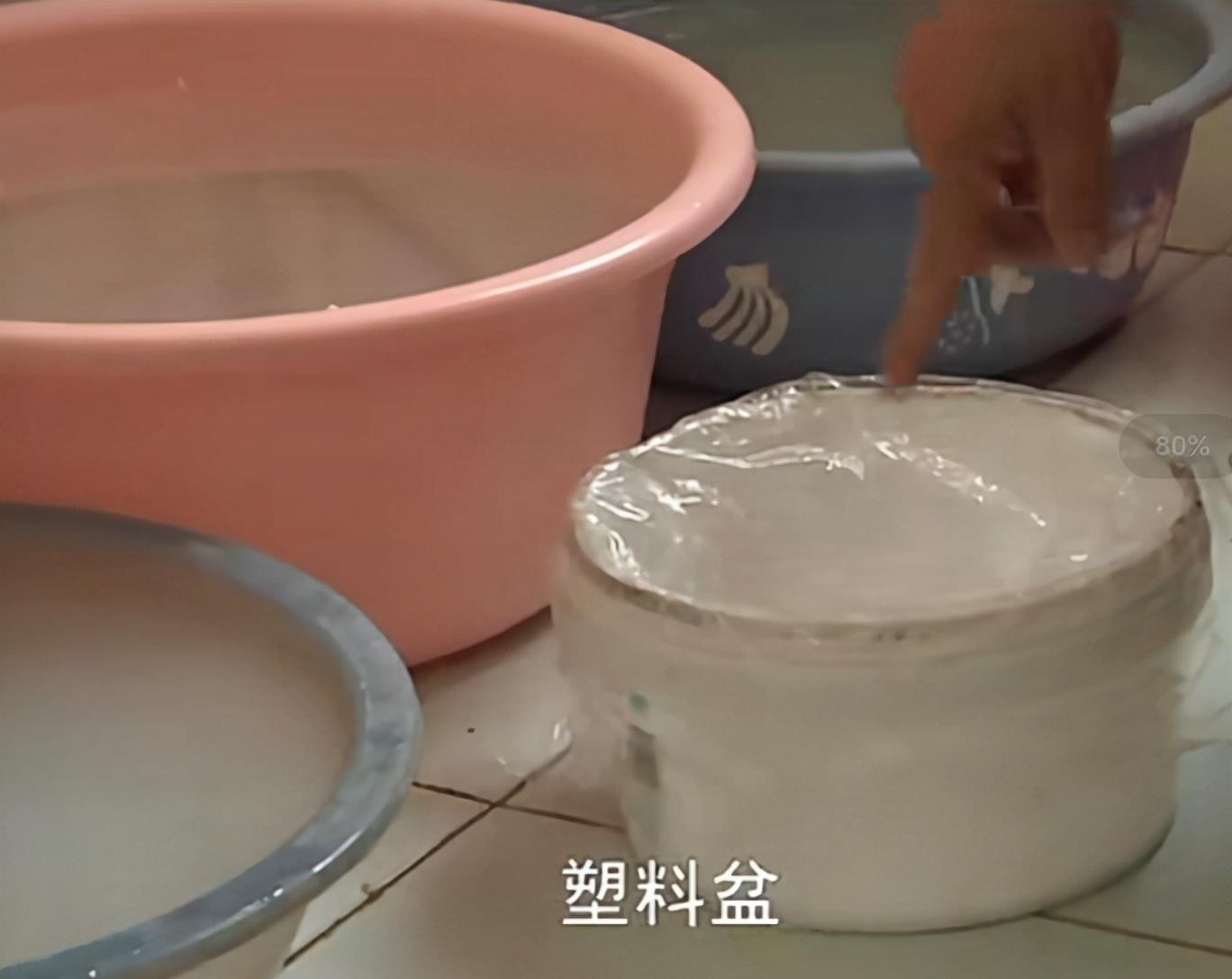 儿子做饭父亲监视:燃气只能开45度角,马桶不让用 儿子:像蹲监狱