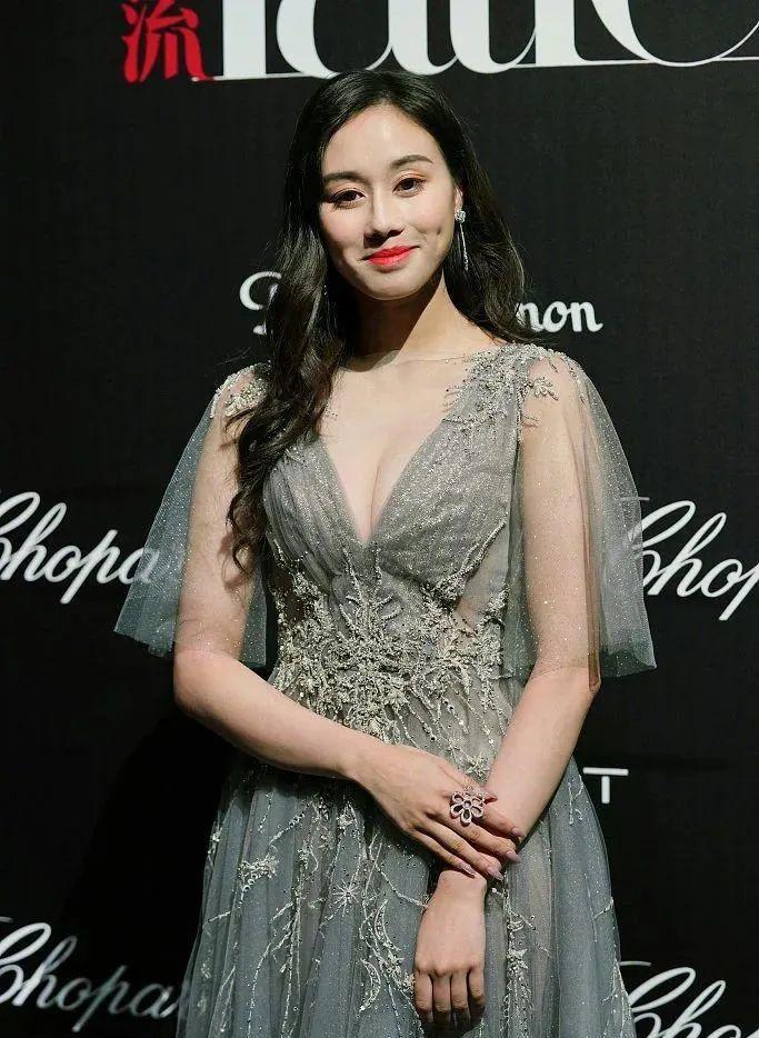 成毅|何超欣或成四太最后底牌？霍启山是良配，这个人门当户对更合拍