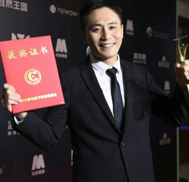 刘烨|刘烨疑内涵贾玲和张子枫不尊重电影节，是情商低还是真性情？