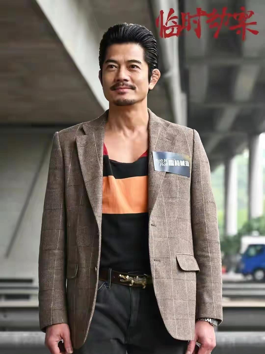 街拍|亚洲十大男神近况，郭富城一家四口甜蜜过节、周润发餐馆独自吃饭