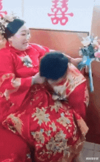 短发 “谁能告诉我这个洞的用处吗？”