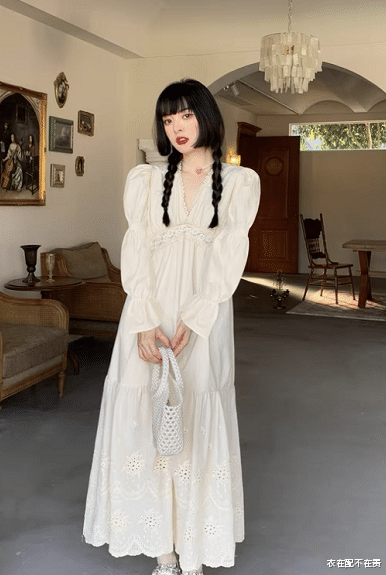 衣在配不在贵|周慧敏离开滤镜颜值大打折扣,穿粉裙虽然惊艳,但皮肉却难掩老态