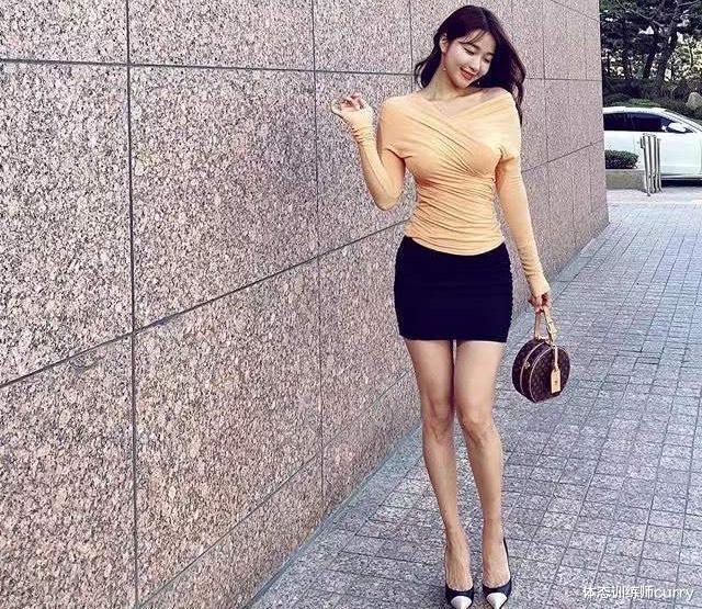 辣妈 34E韩国辣妈，前凸后翘的丰满身材，根本看不出来是宝妈，爱了