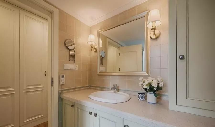 家里新装修，超级大，超级漂亮！宝宝一看到他的房间，兴奋极了！