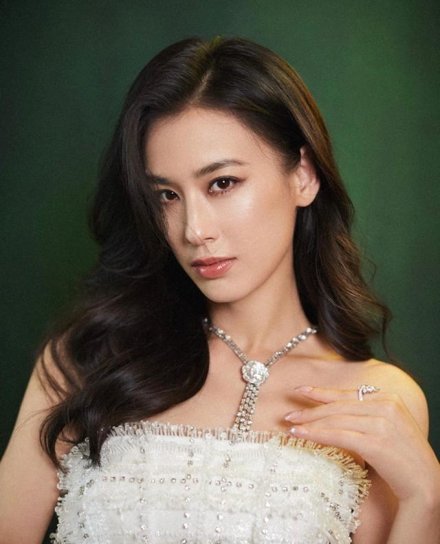 黄圣依 如何评价黄圣依的颜值？