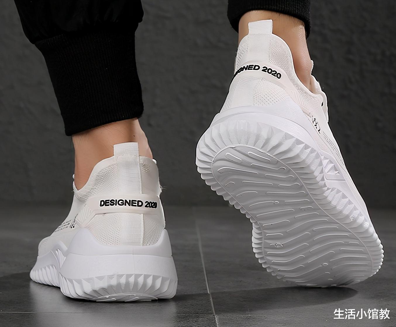 李兰迪|国人就这点出息，耐克降价蜂拥而至，国产潮鞋受冷落，网友：骨气值几个钱？