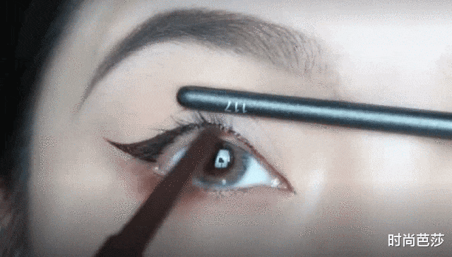 眼线|次次都能美上热搜，她怎么做到一直都不翻车的？