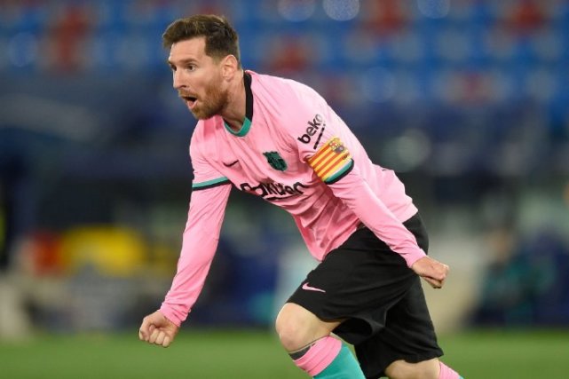 梅西|473-474！C罗又一纪录即将不保！梅西强势追赶，冲击新里程碑！