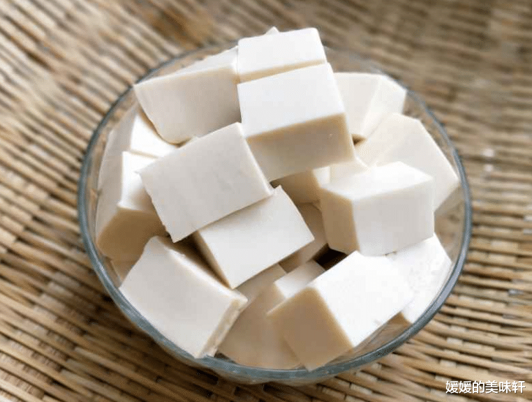 西红柿|夏天要多做这道汤给家人喝，孩子补钙睡眠好，女性美容护肤抗衰老