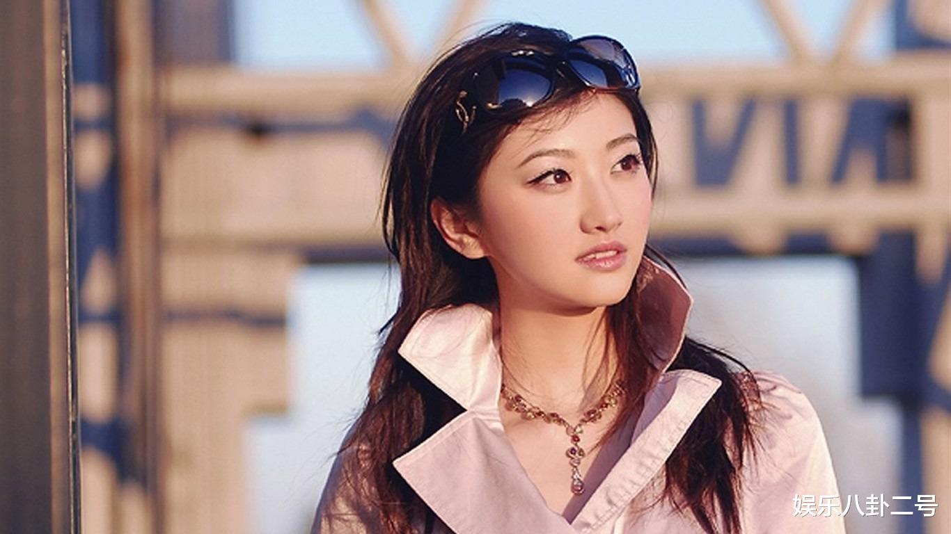 景甜|P图还是整容？景甜近照大变样，圆脸消失秒变瓜子脸，差点认不出