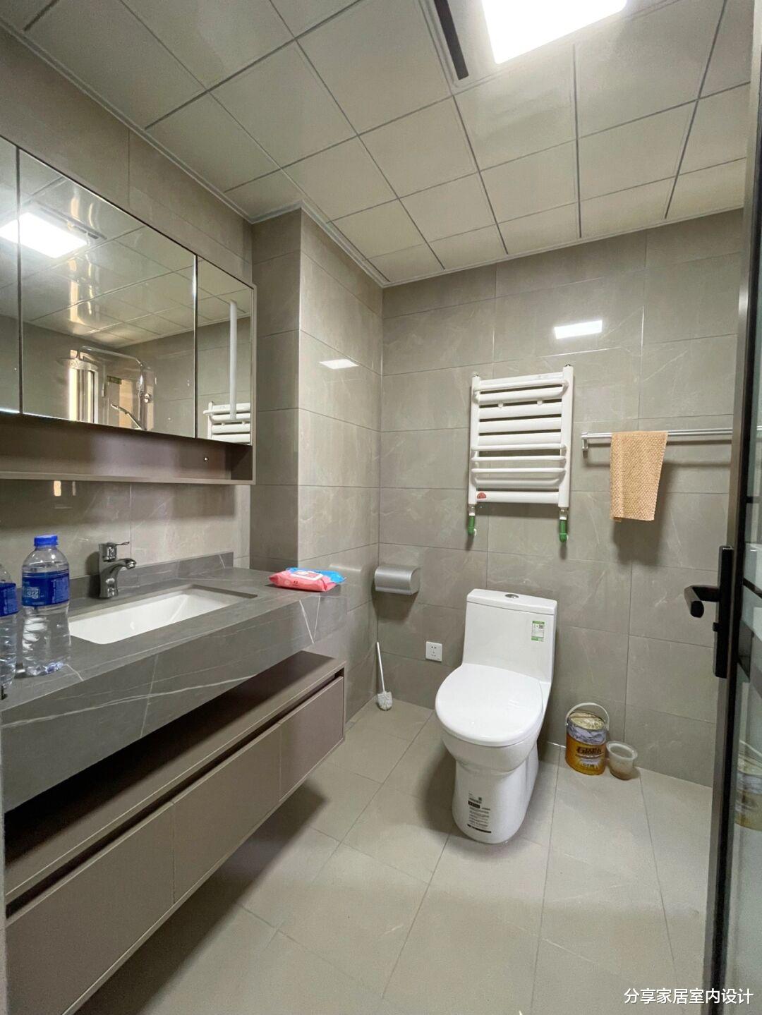 |98平新房，全屋花很多心思设计，电视墙漂亮上档次，很多人都喜欢