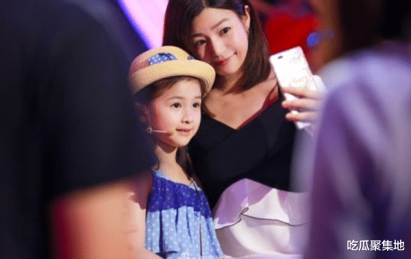 刘德华|刘德华“隐藏”多年的女儿瞒不住了？生活照一出，不愧是天王的公主