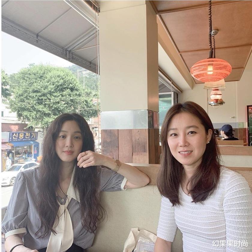 曹云金|孔晓振、郑丽媛、孙淡妃「闺蜜聚会」私照曝光！女神们随便穿都美