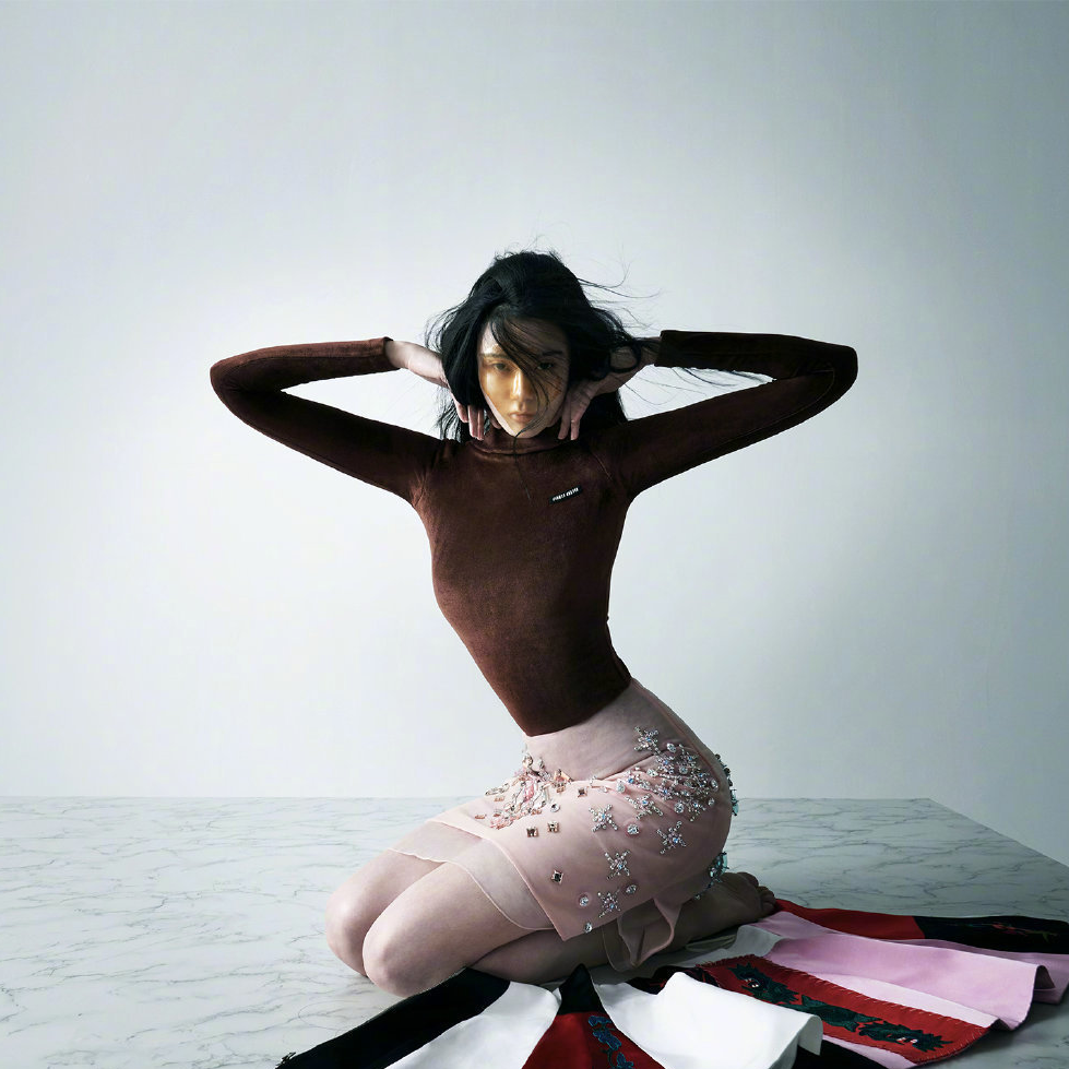 奚梦瑶|奚梦瑶二胎复出失败？过度磨皮骨相全无，精修硬照也没当年的风采