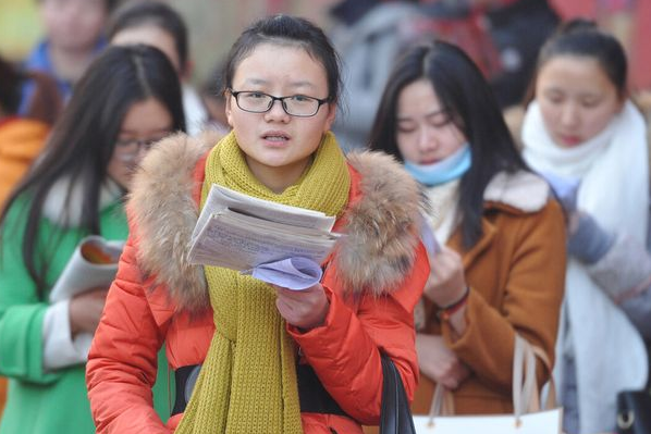 考研|32岁职场妈妈带娃考上研究生，却遭同龄人嘲讽，评论区充满酸味