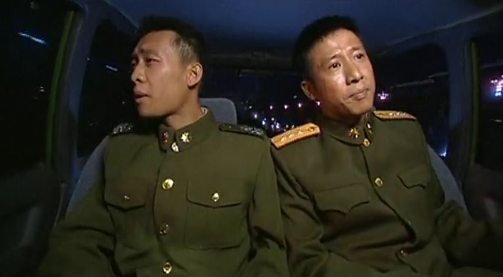 英雄岁月之王牌部队|《王牌部队》热播，争议不断，与《士兵突击》相比它到底差在哪里