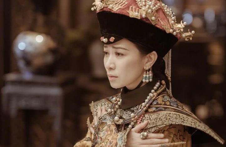 乾隆|乾隆皇帝病逝后，嘉庆皇帝如何对待乾隆的50多个妃子的？