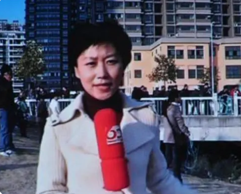 主持人|主持人魏笑婚礼变葬礼，父亲的坚持让人泪目：在我心中她从未离开