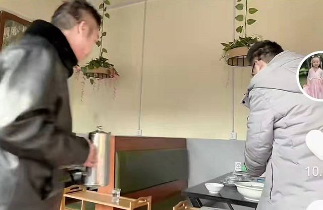 尤金妮公主|许敏迎来幸福生活：姚威带他们下馆子，虽然迟到了、却不影响心情