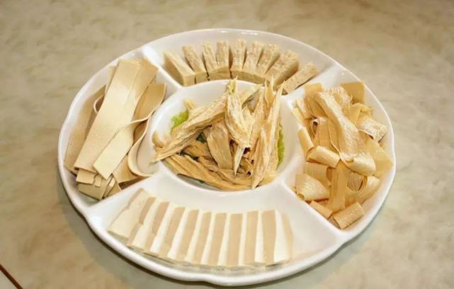 短发发型 漂亮的女生爱吃4种食物，不妨常端上饭桌，或有助美容养颜