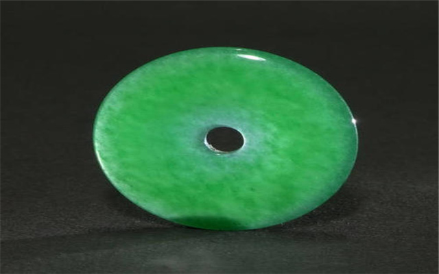 翡翠|与翡翠相似的玉石盘点，千万不要把这些当成翡翠！