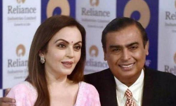 浙江省 “印度版老佛爷”：鼻子上挂着一栋房，丈夫省吃俭用拿845亿供她