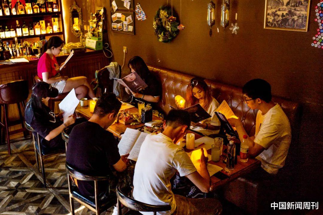 中国新闻周刊 ?剧本杀：“游戏人生”的产业