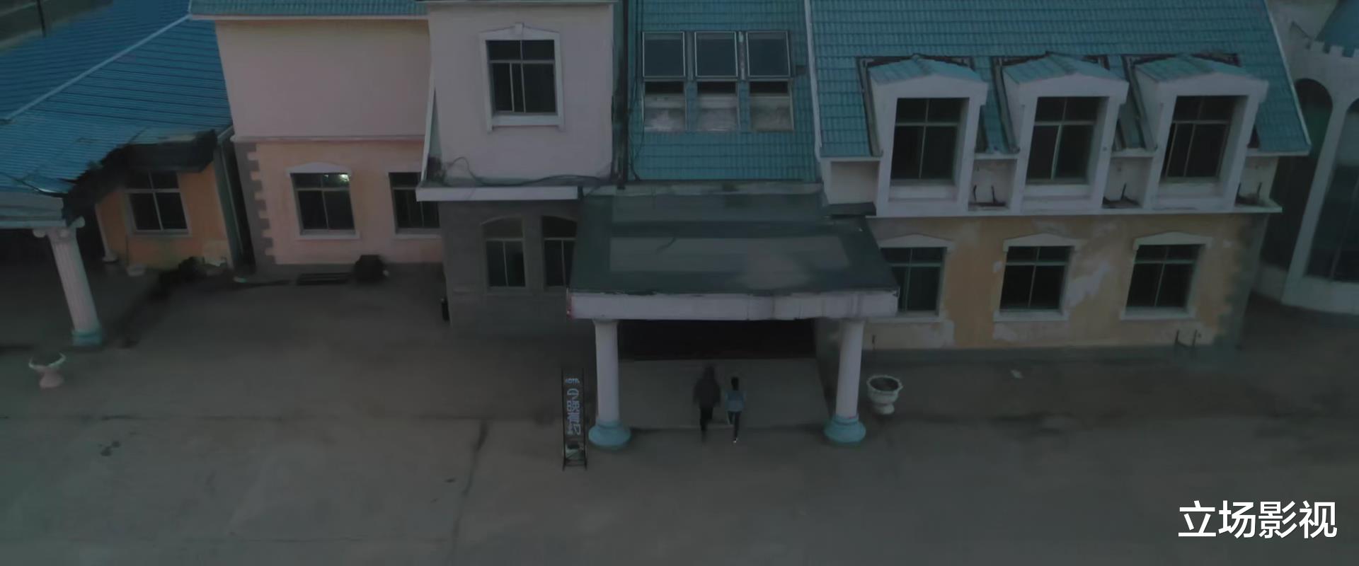 入住请登记|看了6集《入住请登记》，我难掩激动，终于有部像样的情景喜剧了