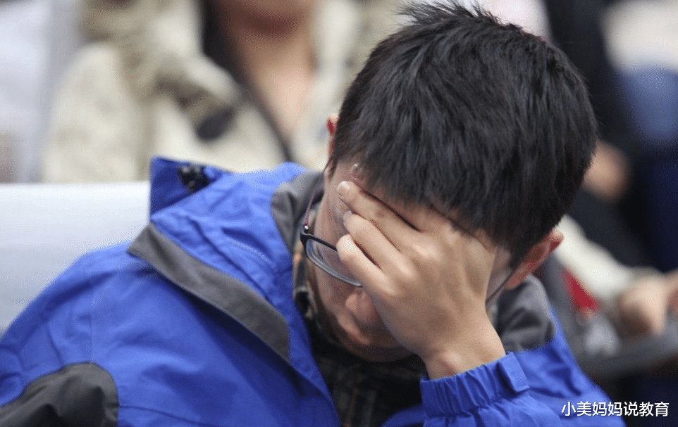 小美妈妈说教育|这位大一新生太惨，刚入学就被劝退，做出的举动无法让人原谅