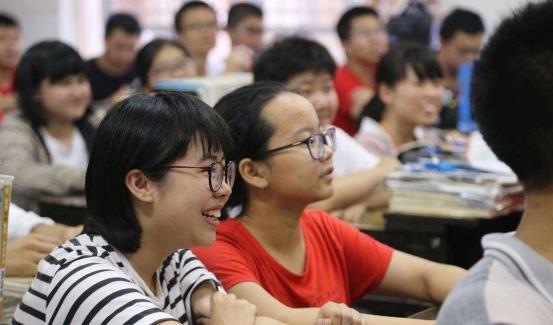 一更育儿|考上985大学，靠的是“努力”还是“天赋”？高三班主任道出实情