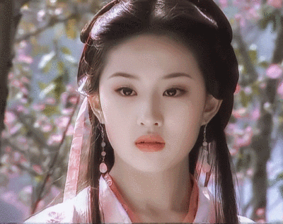 刘亦菲|为何刘亦菲从不接清宫戏？当她换上“甄嬛装”，网友：出场即剧终