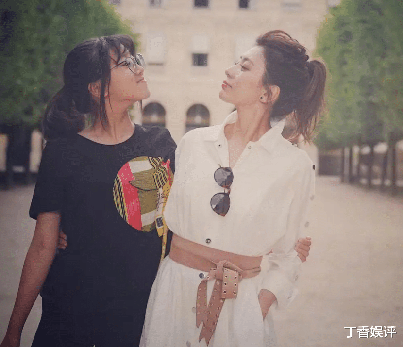 贾静雯|贾静雯被曝与前夫一起为女儿庆生，细看三人合照，网友却发现端倪