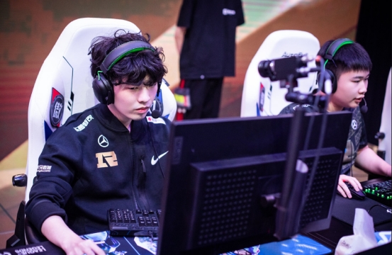 挂机|职业选手挂机送人头成常态，官方百般纵容下，选手真的藏有特权？