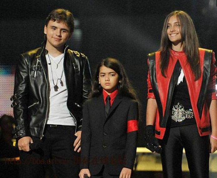 迪丽热巴|12年了，杰克逊的子女怎样了？大儿白癜风，女儿超模，小儿当导演