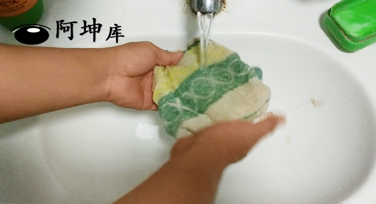 |毛巾脏了别用开水煮了，教你一招，毛巾洗完柔软又干净