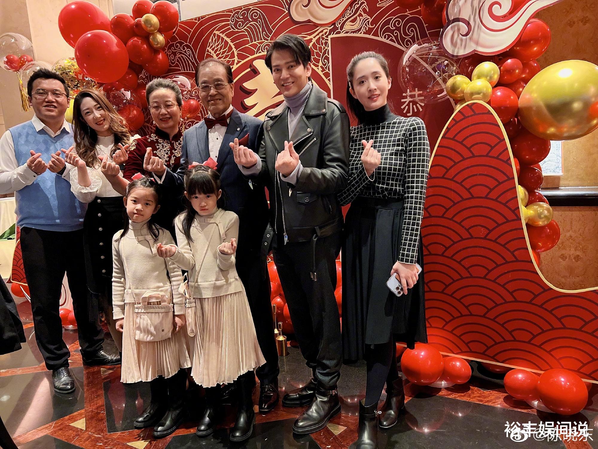 权力的游戏|陈晓东携妻女为爸爸庆80岁大寿，父子同框如饼印，妈妈近照好优雅