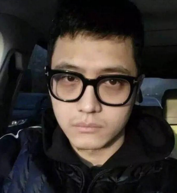 马蓉|马蓉复出直播被骂下播后，翻版王宝强蹭热度与马蓉合拍，该网红因撞脸宝强成名