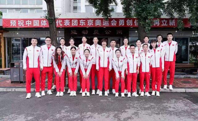 全球时尚风行|残奥会中国代表团旗手曝光！明星脸王浩穿背心帅气，周佳敏超可爱